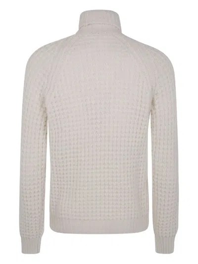 Nuur Military Stitch Long Sleeves Turtle Neck Sweater In Neutral