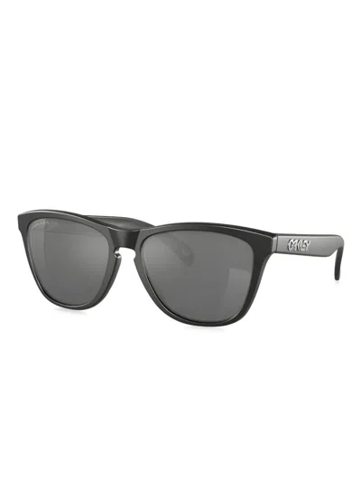 Oakley Geometric-frame Shades In Gray