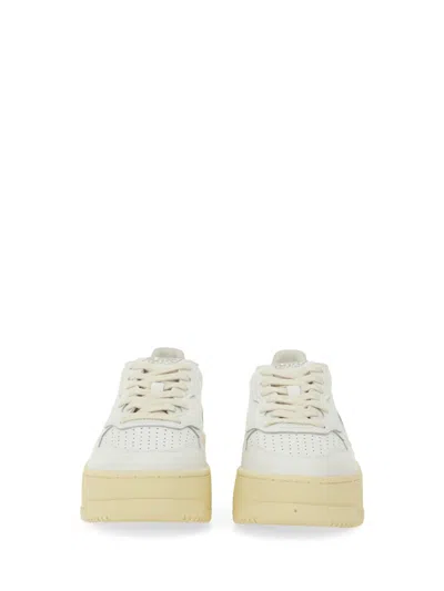 Autry Sneakers Medalist Platform In Suede And Leather White And Gray. In Multi
