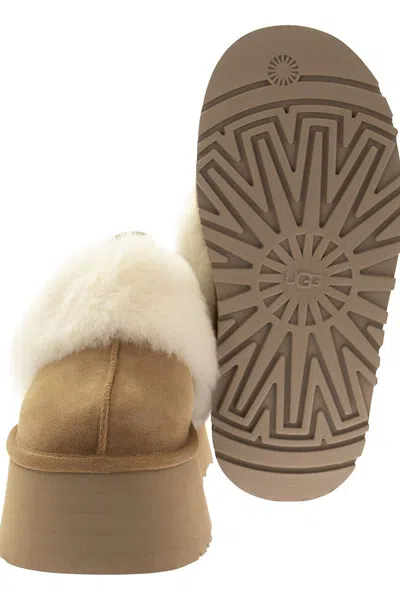 Ugg Platform Mules Made Of Camel-colored Leather With Faux Fur And Elastic Back In Brown