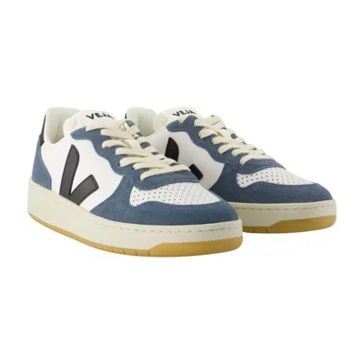 Veja V-10 Logo-detail Leather Sneakers In Multi