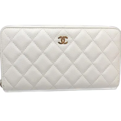Pre-owned Chanel White Grained Calfskin Long Wallet (bi-fold) ()