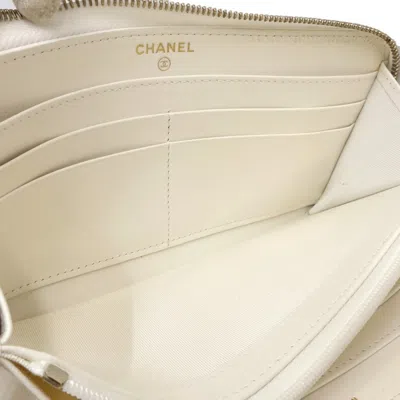 Pre-owned Chanel White Grained Calfskin Long Wallet (bi-fold) ()