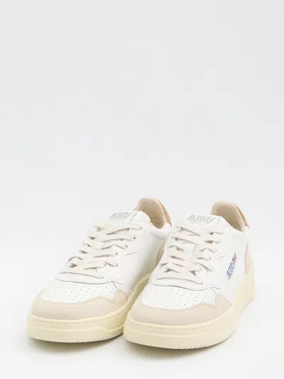 Autry Low-top Sneakers With Suede Inserts And Contrasting Heel In White