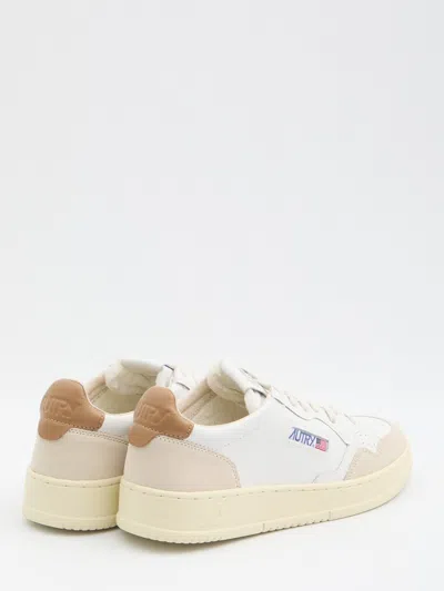 Autry Low-top Sneakers With Suede Inserts And Contrasting Heel In White