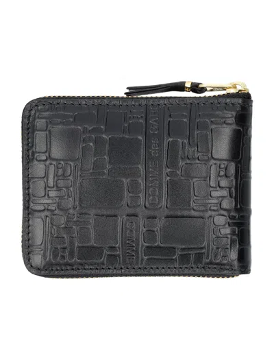 Comme Des Garçons Wallet Embossed Logotype Wallet In Black