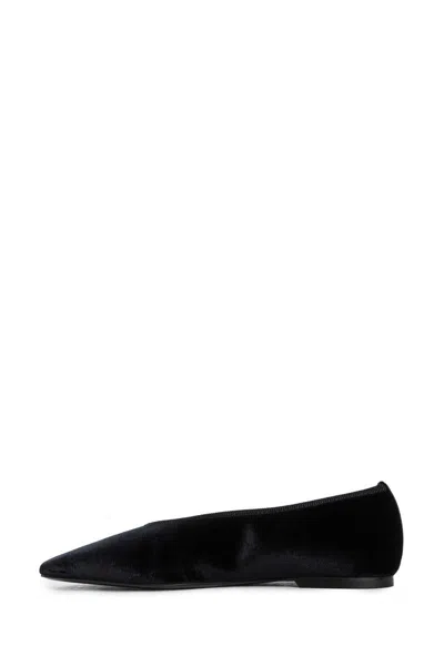 Totême Toteme Minimalist Velvet Ballerinas In Black