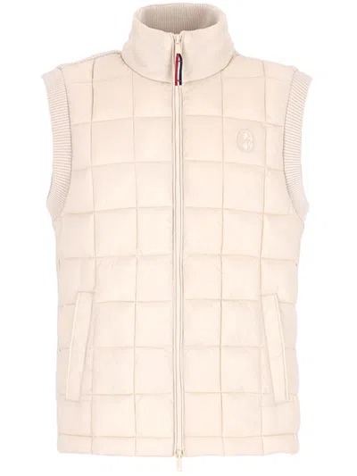 Conte Of Florence Quilted Sleeveless Jacket In White
