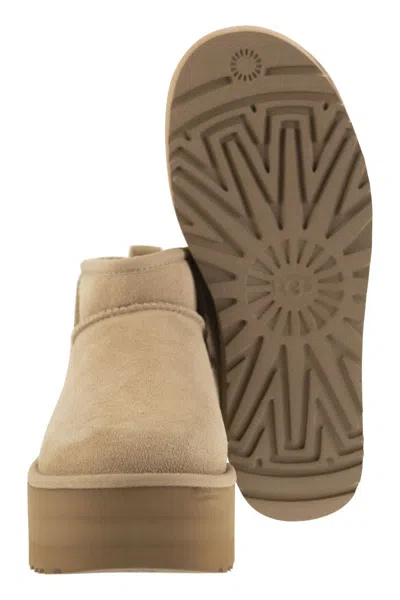 Ugg Stivale Classic Ultra Mini Con Plateau In Brown
