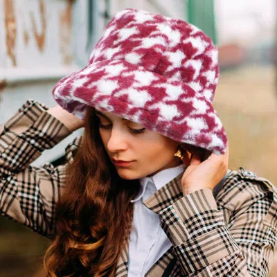 Fashnzfab Houndstooth Patterned Faux Fur Bucket Hat In Red