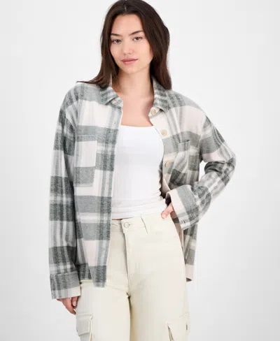 Just Polly Juniors' Plaid Button-front Shacket In Gray