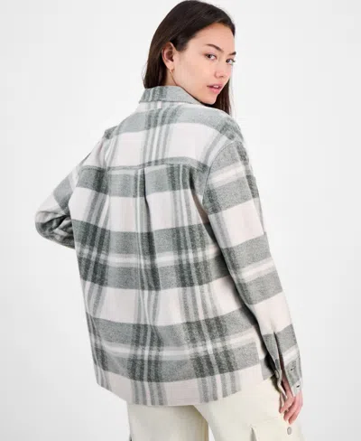 Just Polly Juniors' Plaid Button-front Shacket In Gray
