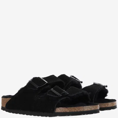 Birkenstock Open Toe Flat Sandals With Fur Texture And Contrast In Black