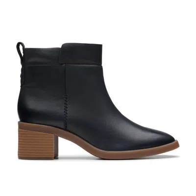 Clarks Lileigh Charm In Black Leather In Black