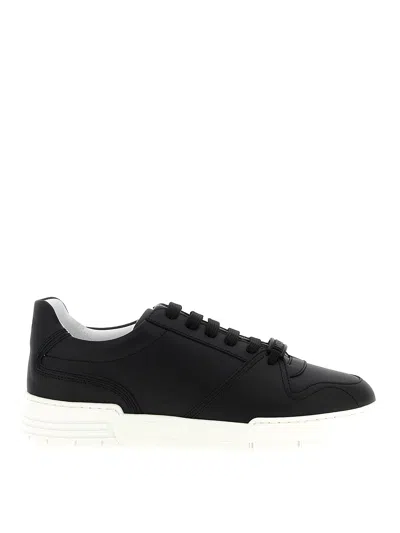 Moschino Kevin Sneakers Featuring Contrast Sole In Black