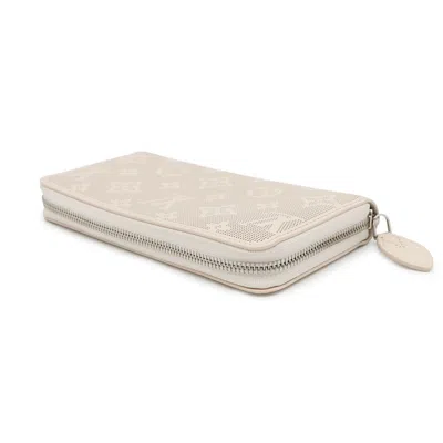 Pre-owned Louis Vuitton Beige Mahina Leather Long Wallet (bi-fold) () In Sand