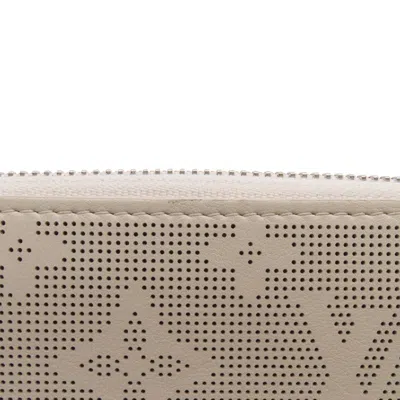 Pre-owned Louis Vuitton Beige Mahina Leather Long Wallet (bi-fold) () In Sand