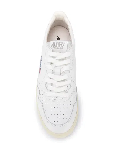 Autry Medalist Low Leat Leat In White