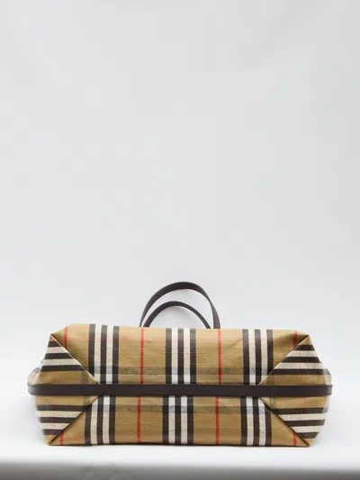 Burberry Tote Highlands M Camel Cuadros In Multi