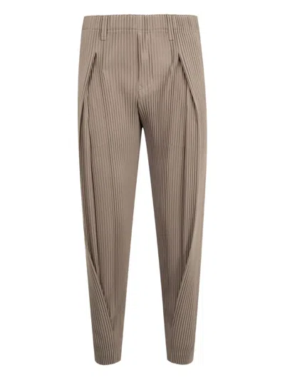 Issey Miyake Elasticated Tailored Trousers In Gray