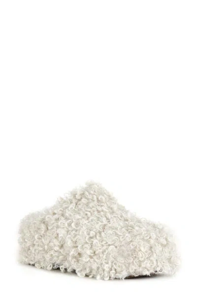 Azalea Wang Darwin Faux Shearling Clog In White