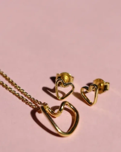 Ottoman Hands Heart Studs In Gold