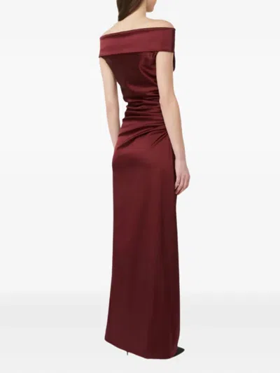 露肩垂坠超长连衣裙