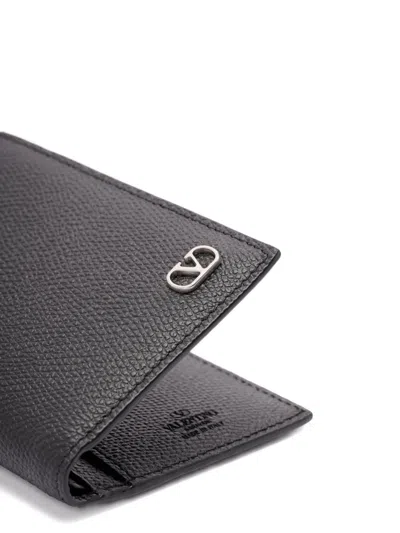 Valentino Garavani  Garavani Vlogo Signature Grainy Calfskin Bi-fold Wallet