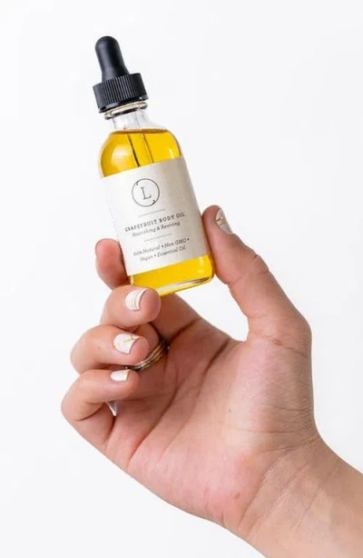 Lizush Moisturizing Set With Grapefruit Body Oil And Body Scrub In White