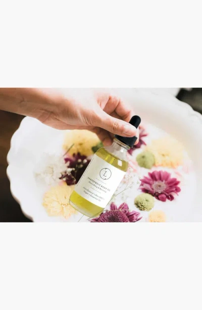 Lizush Moisturizing Set With Grapefruit Body Oil And Body Scrub In White