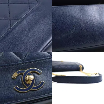 Pre-owned Chanel Gold Navy Leather Metal Shoulder Bag ()