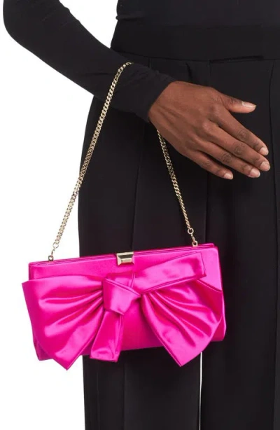 Stuart Weitzman The Vip Loveknot Clutch In Pink