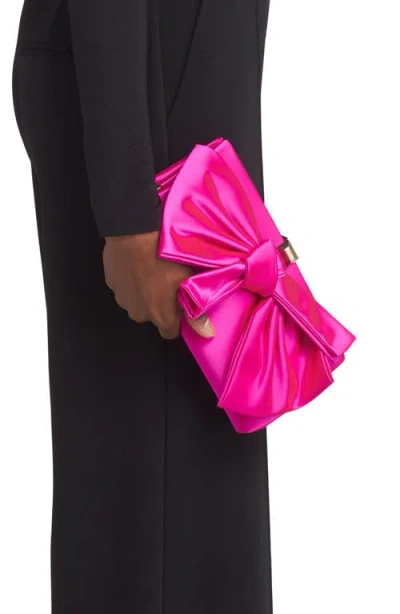 Stuart Weitzman The Vip Loveknot Clutch In Pink
