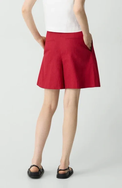 Theory Pleated Crunch Linen Shorts In Cherry