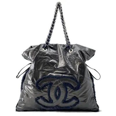 Pre-owned Chanel Black Nylon Fur Shoulder Bag ()
