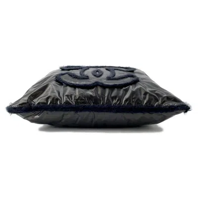 Pre-owned Chanel Black Nylon Fur Shoulder Bag ()