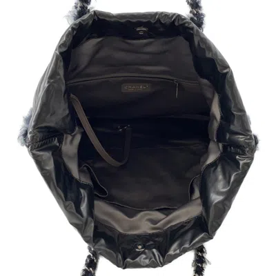 Pre-owned Chanel Black Nylon Fur Shoulder Bag ()