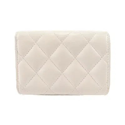 Pre-owned Chanel White Leather Middle Wallet (bi-fold) ()