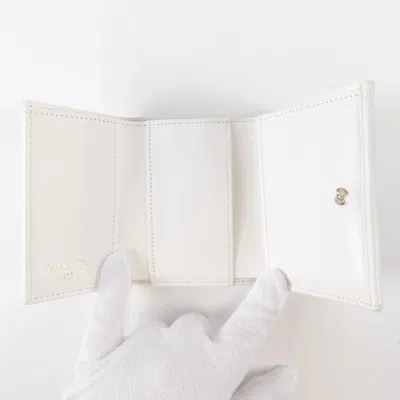 Pre-owned Chanel White Leather Middle Wallet (bi-fold) ()