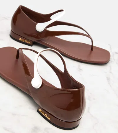 Miu Miu Two-tone Patent Leather Mary Jane Thong Sandals In Brown