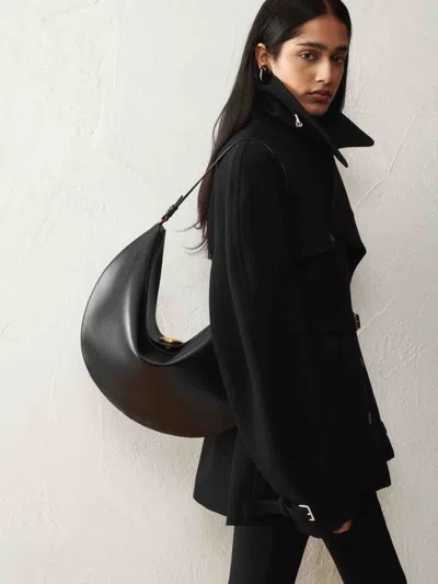 Jacquemus Crescent Leather Bag In Black