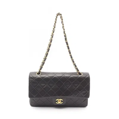 Pre-owned Chanel Leather Shoulder Bag () In Black
