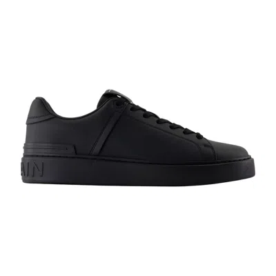 Balmain Court Round Toe Flat Sole Sneakers In Black