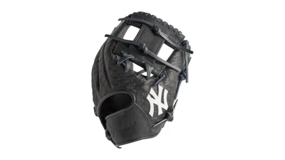 Pre-owned Kith Rawlings New York Yankees Heart Of The Hide Glove In Navy Blue