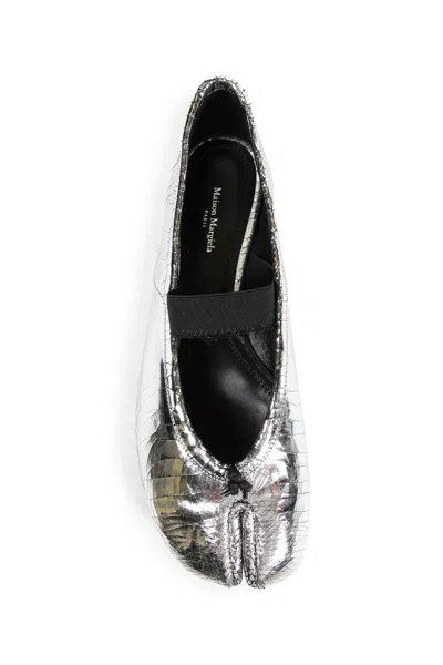 Maison Margiela Tabi Split-toe Metallic Cracked-leather Ballet Flats In Silver