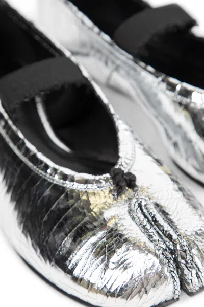 Maison Margiela Tabi Split-toe Metallic Cracked-leather Ballet Flats In Silver