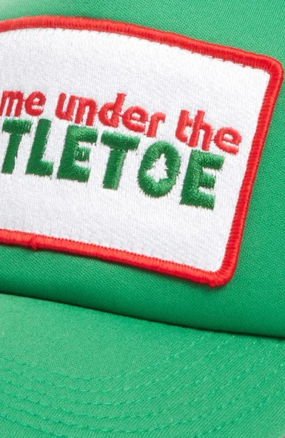 Friday Feelin ' Meet Me Under The Mistletoe Patch Trucker Hat In Green