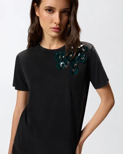 Pinko T-shirt With Flowers Embroidery In Black