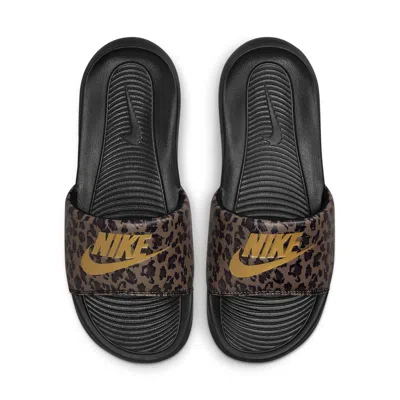 Nike (wmns)  Victori One Printed Slide 'leopard - Archaeo Brown' In Animal Print