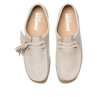 Clarks Wallabee In White